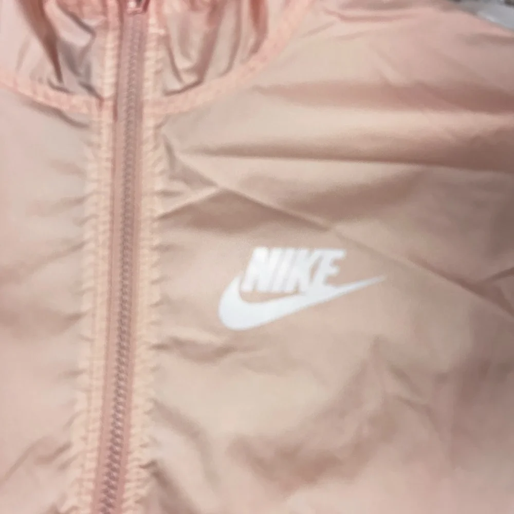 Nike Jacket Womens Medium Pink White Cropped Hooded Windbreaker Colorblock Light